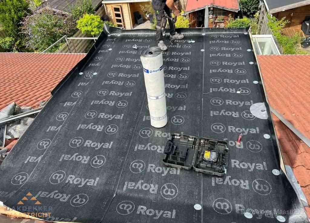 Dakrenovatie met Royal onderdak op plat dak in Maastricht