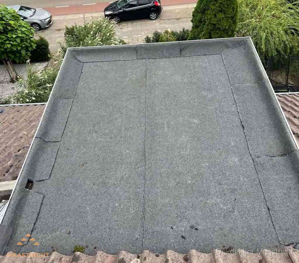 Dakbedekking schuur met bitumen in Maastricht